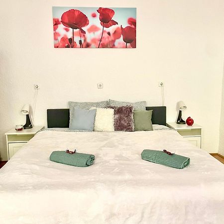 Very Warm Home With Big Bed Near New York Cafe Budapest Exterior photo