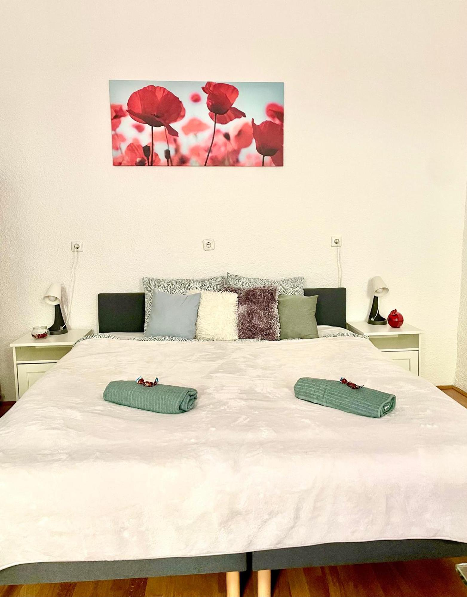 Very Warm Home With Big Bed Near New York Cafe Budapest Exterior photo