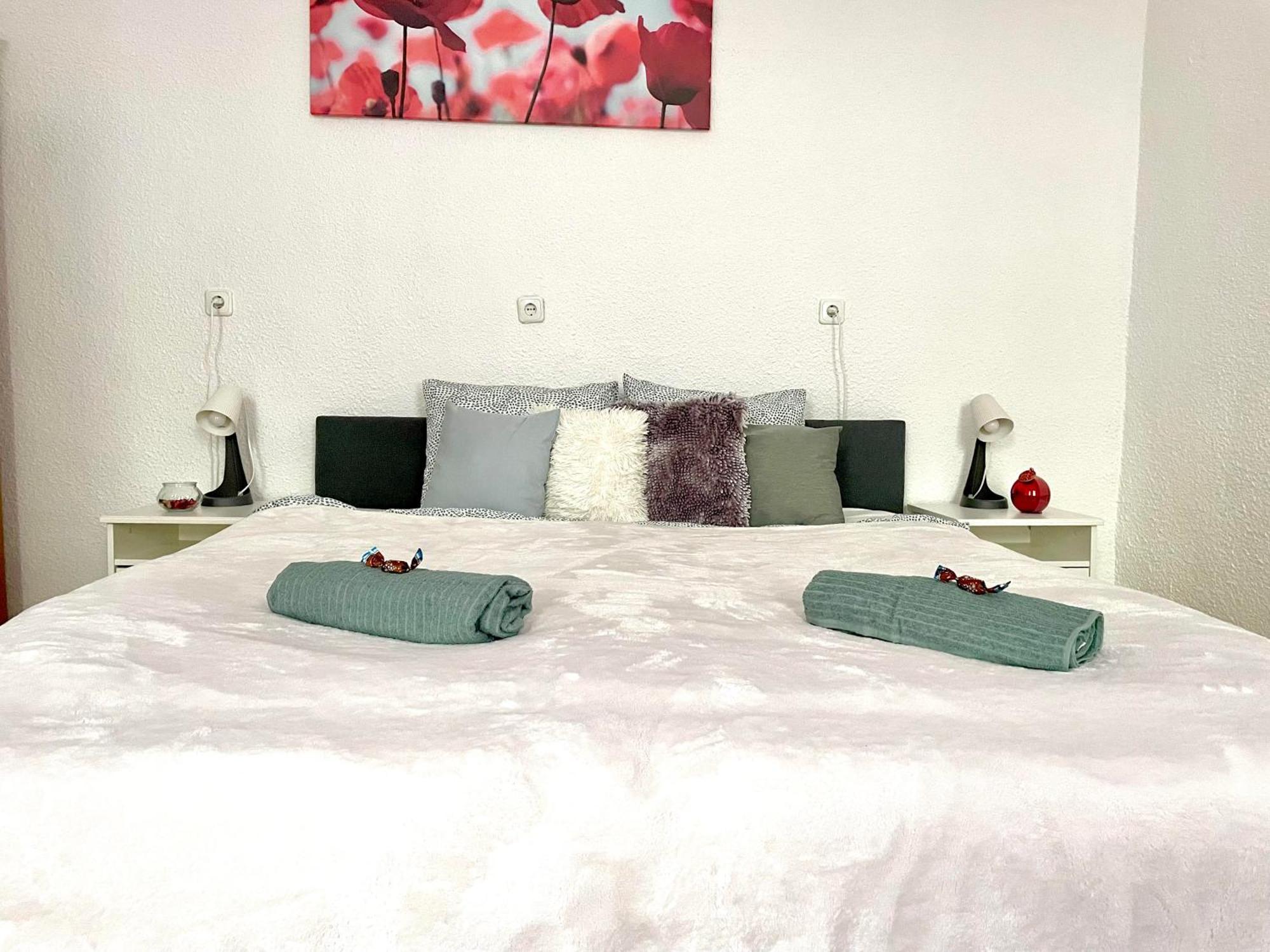 Very Warm Home With Big Bed Near New York Cafe Budapest Exterior photo